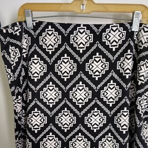 Fig & Blu Black and White Geometric Skirt